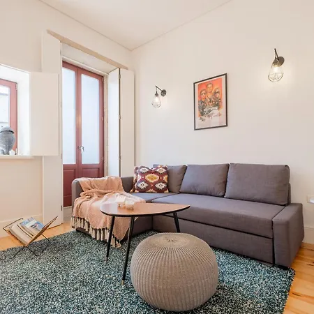 Host Wise - Sunny Downtown Apartment