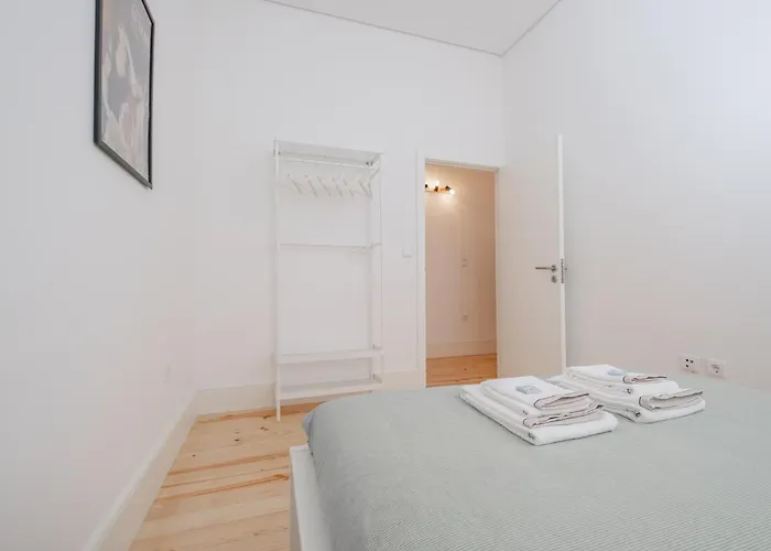 Host Wise - Sunny Downtown Apartment Porto