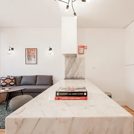 Host Wise - Sunny Downtown *