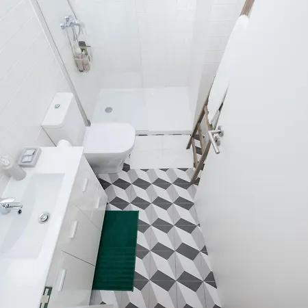 Host Wise - Sunny Downtown Apartment Porto