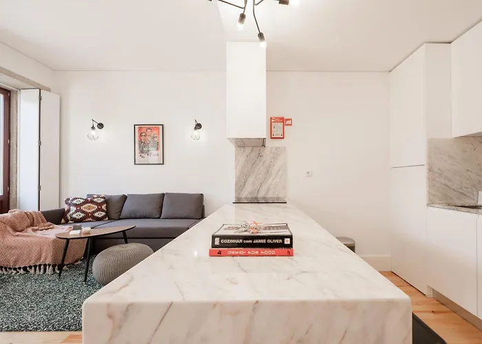 Host Wise - Sunny Downtown *