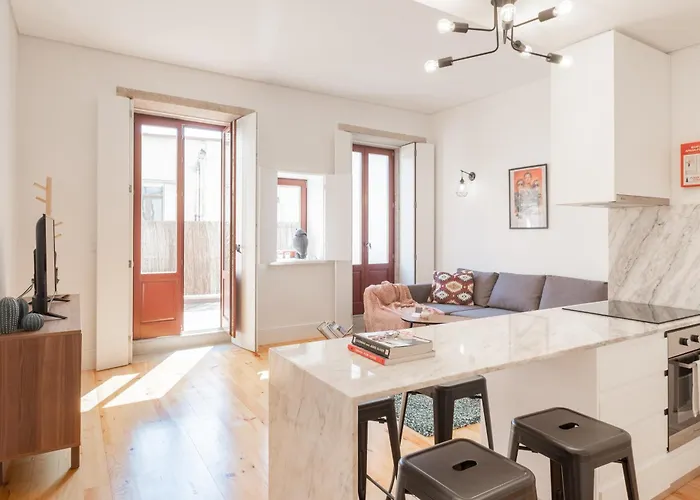 Host Wise - Sunny Downtown *