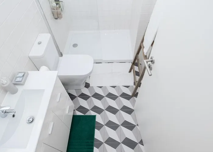 Host Wise - Sunny Downtown Appartement Oporto